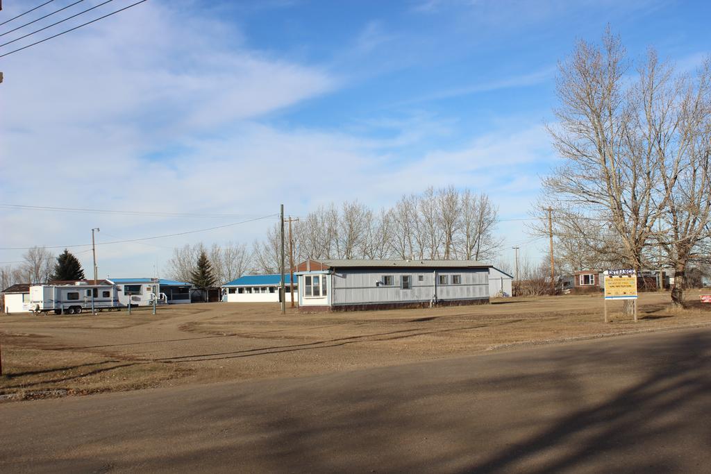 Raval Paradise Motel And Rv Park Youngstown Екстер'єр фото