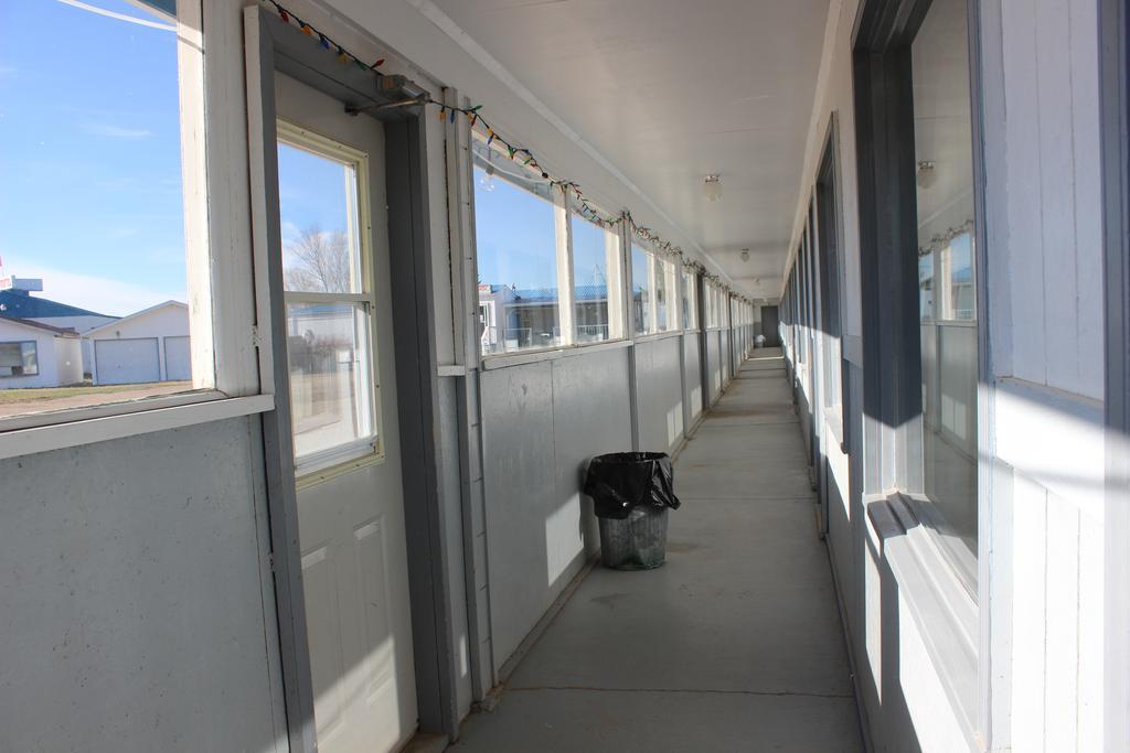 Raval Paradise Motel And Rv Park Youngstown Екстер'єр фото