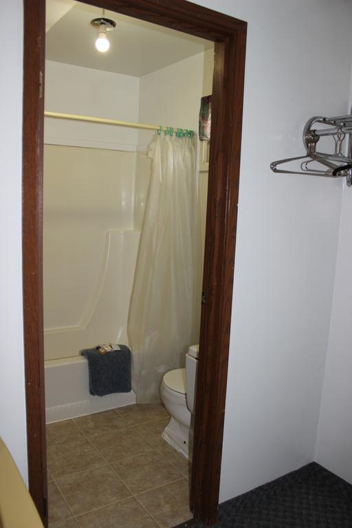 Raval Paradise Motel And Rv Park Youngstown Екстер'єр фото