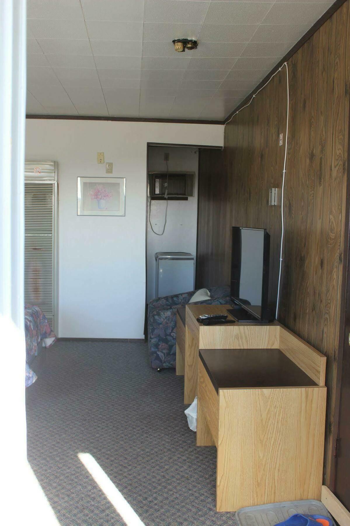 Raval Paradise Motel And Rv Park Youngstown Екстер'єр фото