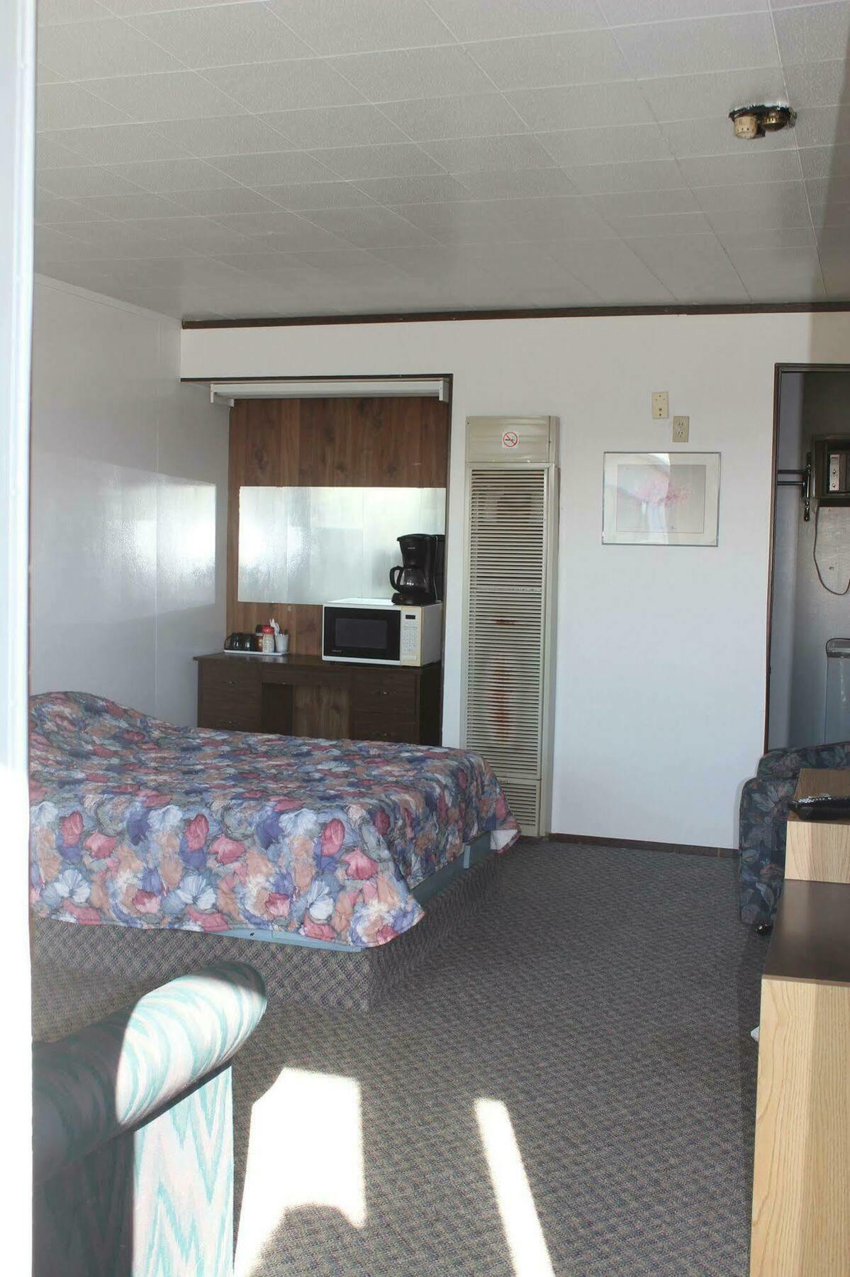 Raval Paradise Motel And Rv Park Youngstown Екстер'єр фото